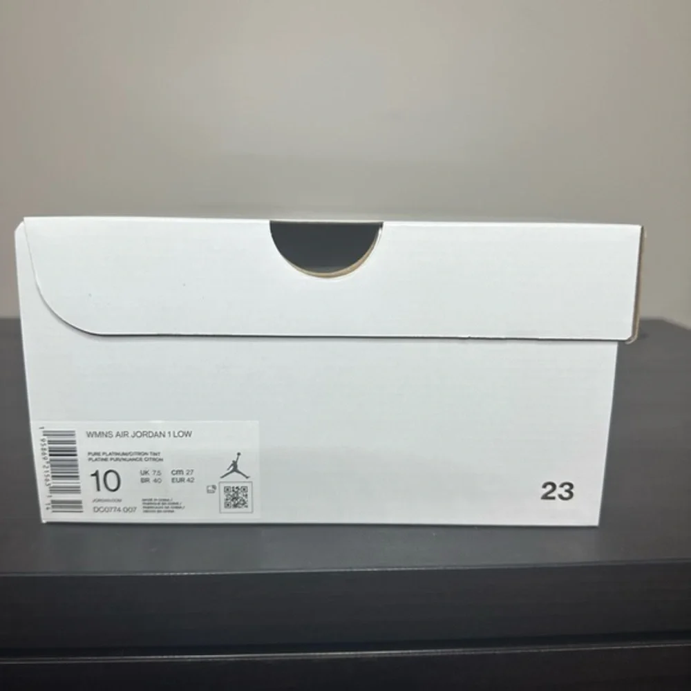 Air Jordan 1 Low 'Lemonade' Platinum Citron White DC0774-007 Womens 10/Men’s 8.5 - Picture 6 of 7